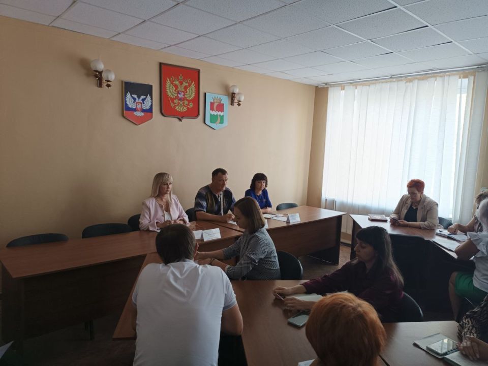 На еженедельном аппаратном совещании с начальниками управлений, отделов, секторов администрации округа и руководителями учреждений рассмотрели ряд вопросов, среди которых начальник отдела по вопросам гражданской обороны и...