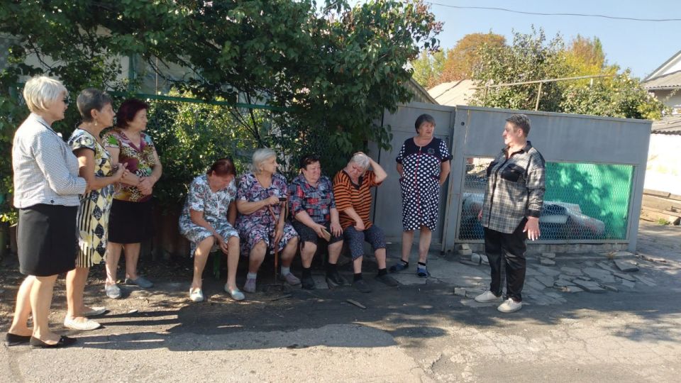 Сегодня, 23 сентября, заведующий Рассыпнянским территориальным сектором Александра Кендысь, провела встречу с населением по ул. Тагильская