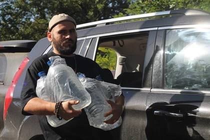 В школы Кураховского района ДНР доставили боле 500 литров питьевой воды
