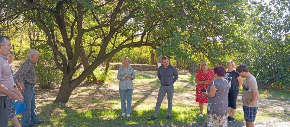 Сегодня, 24 сентября, заместитель начальника Зуевского территориального отдела Администрации муниципального образования Антон Ассаул провел встречу с гражданами в пгт Зуевка на улице Полетаева