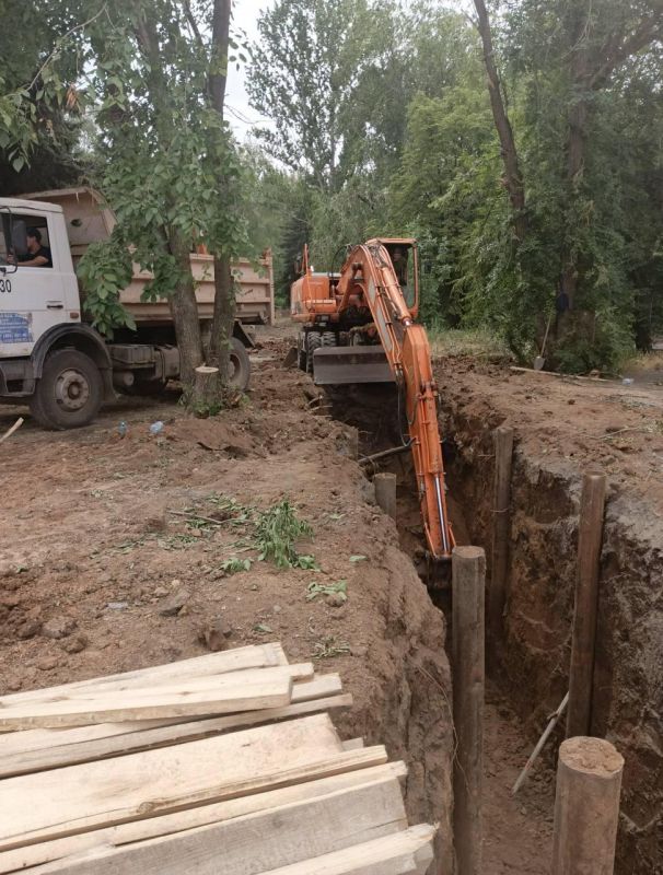 Подрядчики Камчатского края продолжают ремонт самотечного канализационного коллектора ДУ 600 в Светлодарске