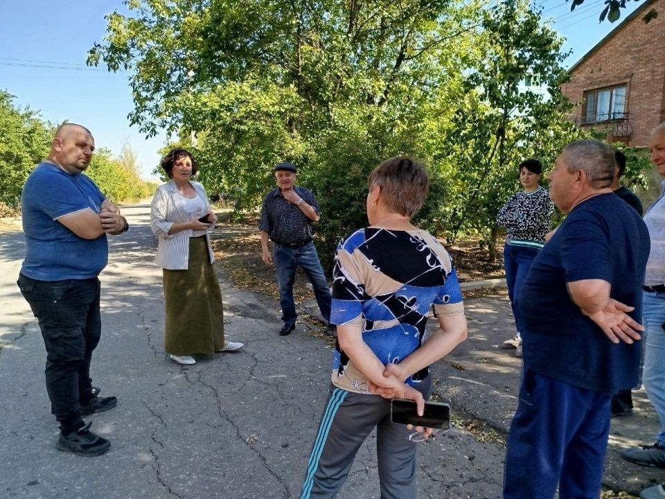 Максим Королюк работает на сходах граждан