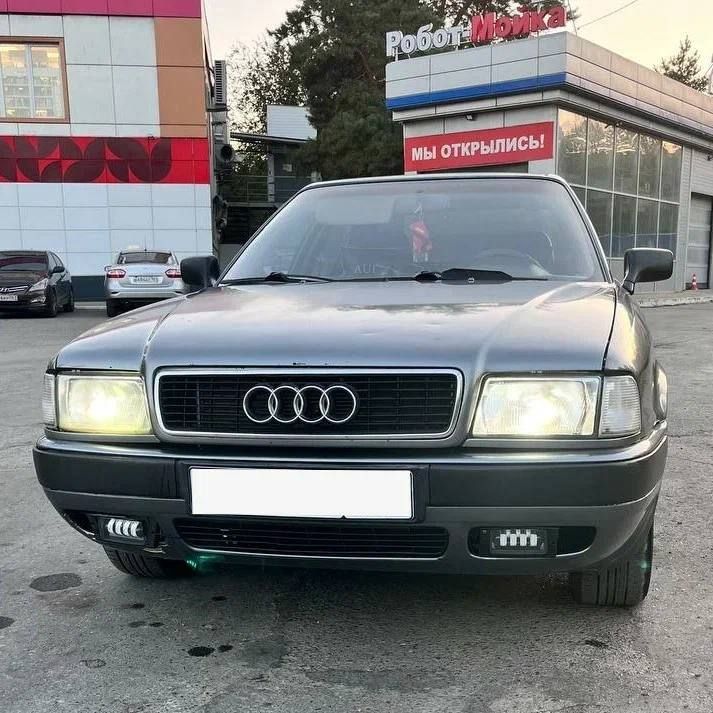 300 �.�. Audi 80, 1994 �.�