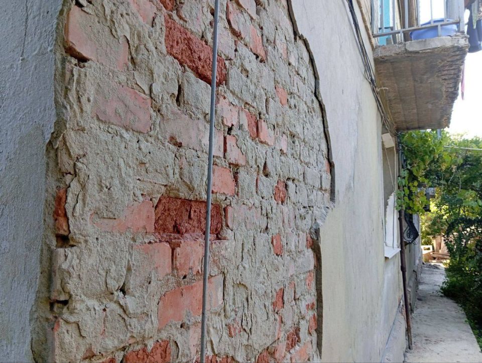 Константин Зинченко: Безопасность и комфорт. На одном из приемов подняли вопрос окончания наружных ремонтных работ двухэтажного дома по адресу: ул. Тельмана, 4. Выехали с комиссией для обследования здания, определили...