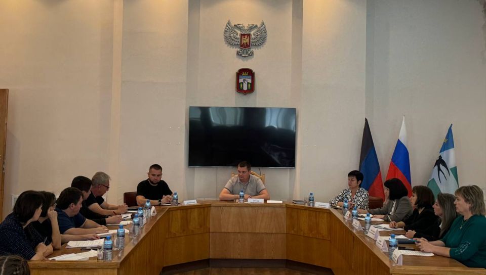 Наталья Великодная: Сегодня провели заседание штаба по вопросам здравоохранения, на котором обсудили ключевые аспекты обеспечения населения качественной медицинской помощью и профилактических мероприятий