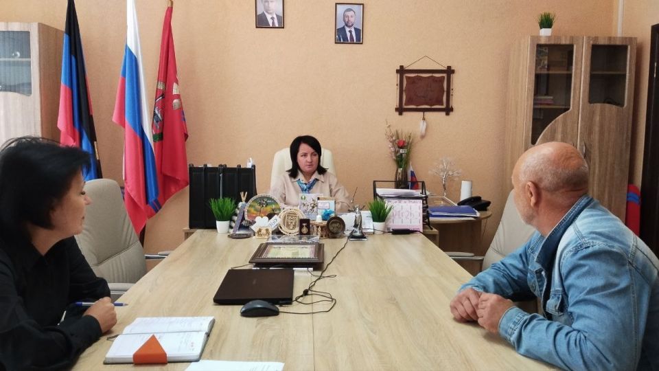 Сегодня, 25 сентября, заместитель главы администрации Волновахского муниципального округа по социальным вопросам Снисаренко Елена Сергеевна провела прием граждан