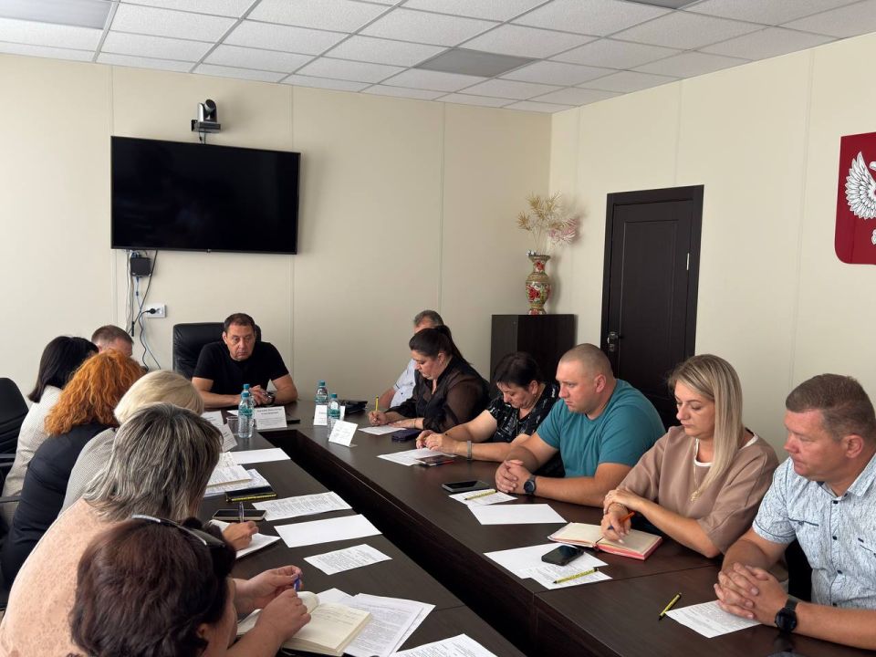 Работа на округе. Приняла участие в заседании штаба по вопросам здравоохранения, на котором обсуждались актуальные вопросы, касающиеся состояния и развития здравоохранения в Волновахском округе