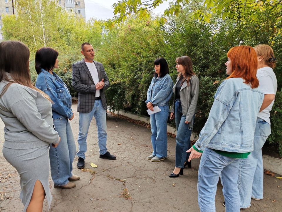 Встреча с населением. Сегодня, 25 сентября, во исполнение поручения Главы Донецкой Народной Республики Дениса Пушилина депутат Торезского городского совета Иван Масленников провел встречу с жителями