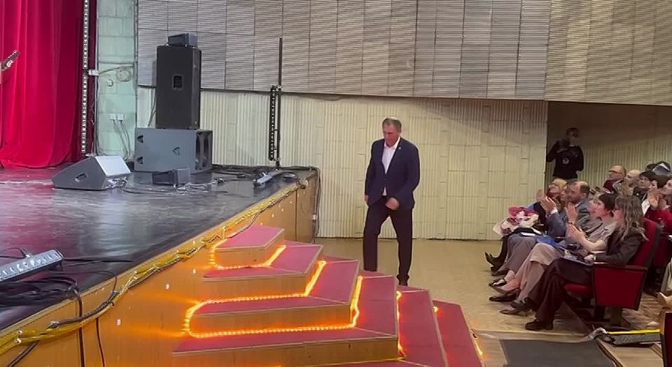 На II окружном Форуме субъектов ДФО «Малая Родина – Сила России» отмечены заслуги тех, кто ежедневно трудится на благо развития муниципальных образований и государственных служб Донецкой Народной Республики