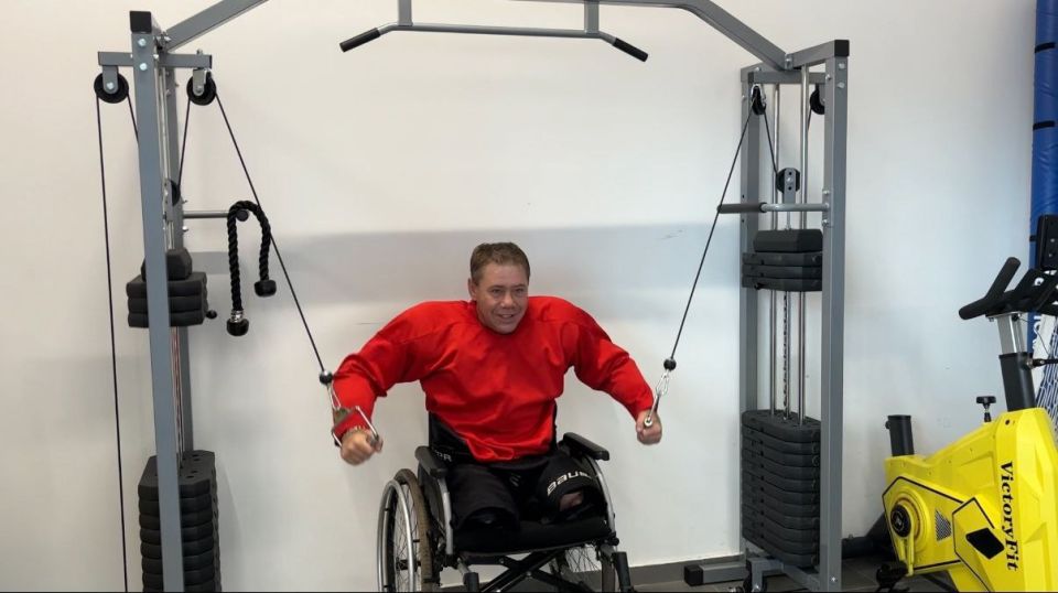 В Уфе команда спортсменов по следж-хоккею, состоящая из ветеранов СВО, получила новый специализированный инвентарь для тренировок и занятий любимым видом спорта