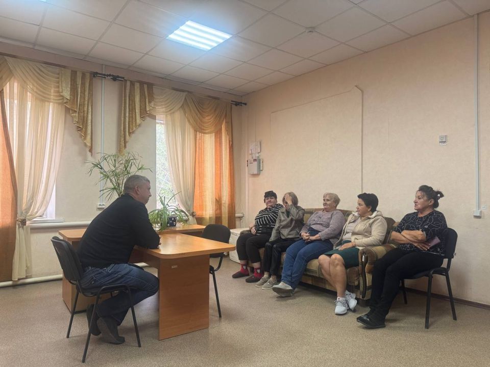 24 сентября начальник Старобешевского территориального отдела Администрации Старобешевского муниципального округа Артем Ляшов провел встречу с трудовым коллективом ГБУ «Государственная ветеринарная больница Старобешевского...