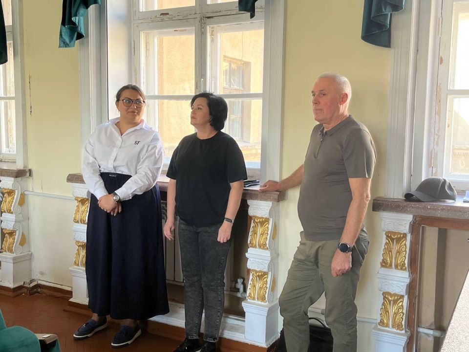 Врип главы Администрации городского округа Харцызск Евгений Поплавский провел встречу с трудовым коллективом МБУ «Зугрэский городской Дворец культуры»