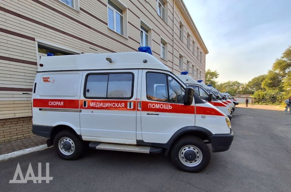 За три года в Донбасс и Новороссию передано почти 300 автомобилей скорой помощи