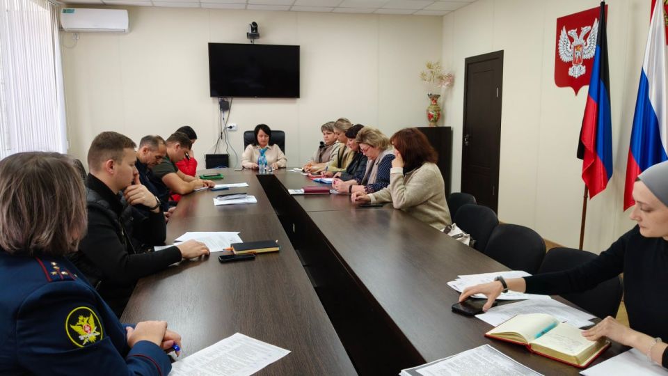 Состоялось очередное заседание комиссии по делам несовершеннолетних и защите их прав муниципального образования Волновахский МО