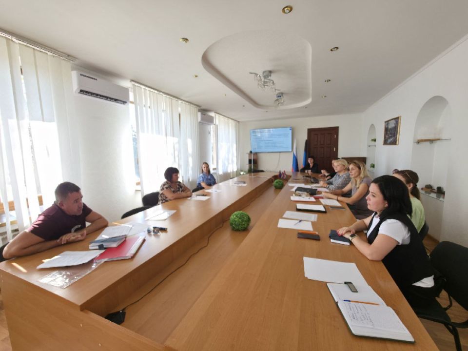 Рабочее совещание. 24 сентября с активом Общественного совета в администрации городского округа Торез прошло рабочее совещание представителей администрации городского округа Торез совместно с председателем Общественного...