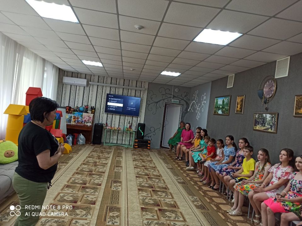 Председатель Совета женщин Харцызска, Виктория Рогожина, недавно посетила КУ "Харцызский детский социальный центр" Донецкой Народной Республики