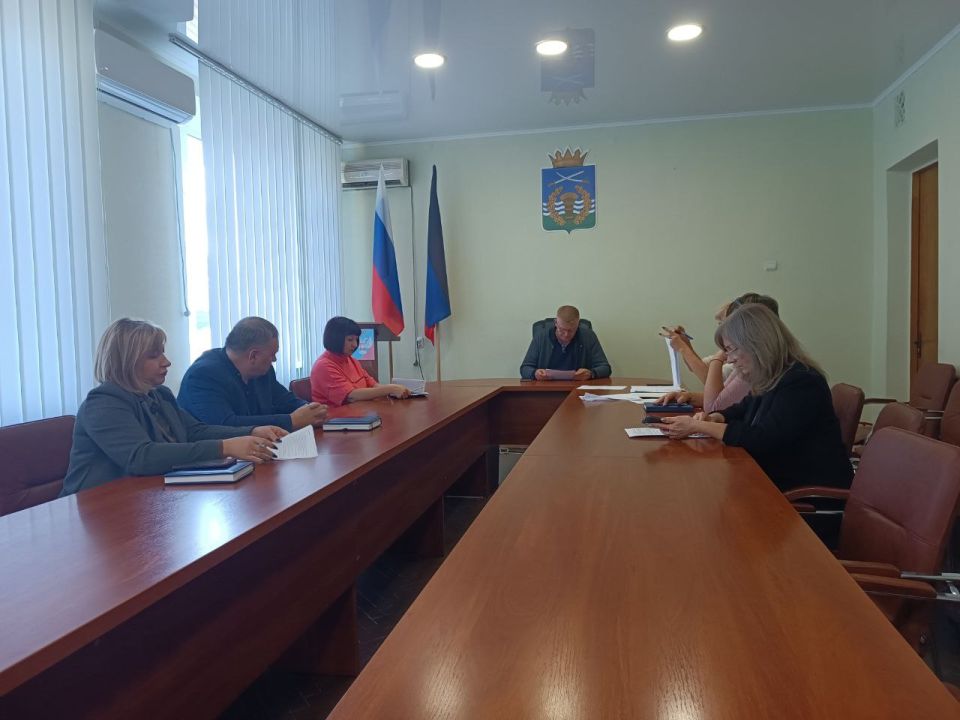 Сергей Юзвинкевич: Провел заседание Комиссии по вопросам владения, пользования и распоряжения муниципальным имуществом муниципального образования Володарский муниципальный округ Донецкой Народной Республики