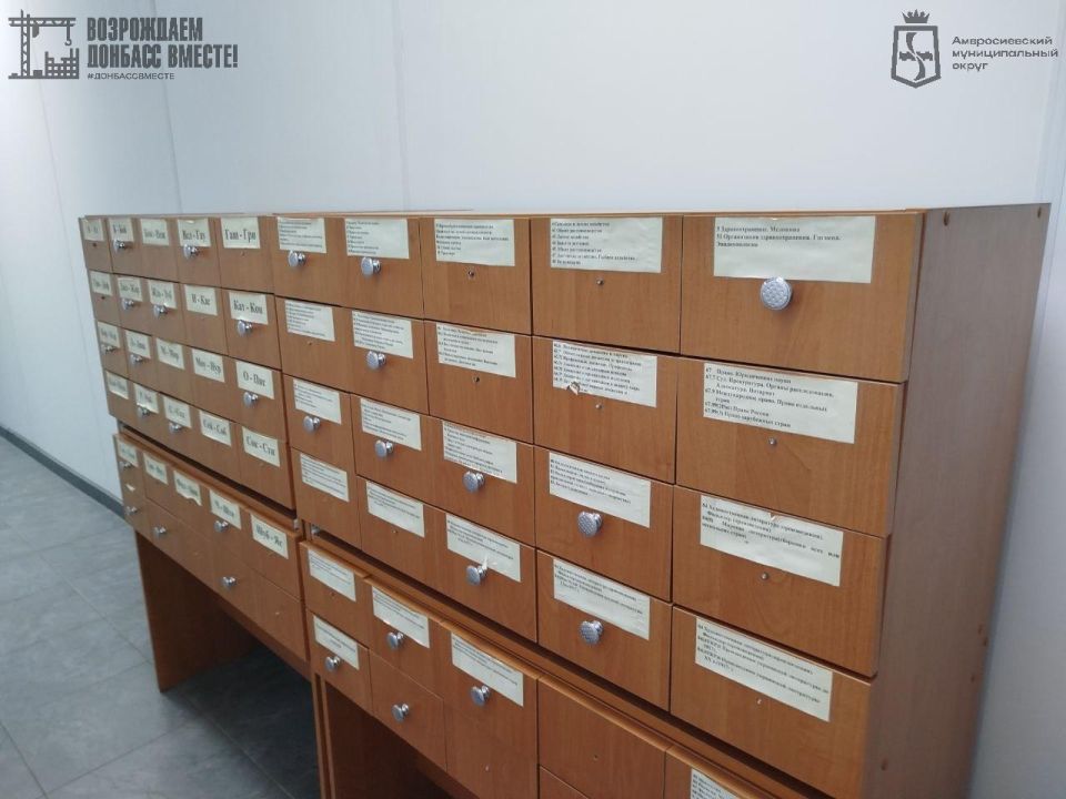 Игорь Лызов: Для обновленной Центральной библиотеки Амвросиевки прибыла новая мебель