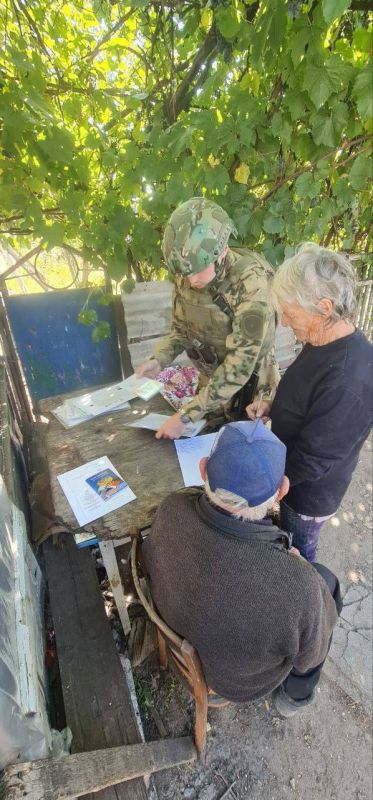 Силами сотрудников полиции продолжается документирование паспортом гражданина Российской Федерации жителей вновь освобожденных территорий Донецкой Народной Республики