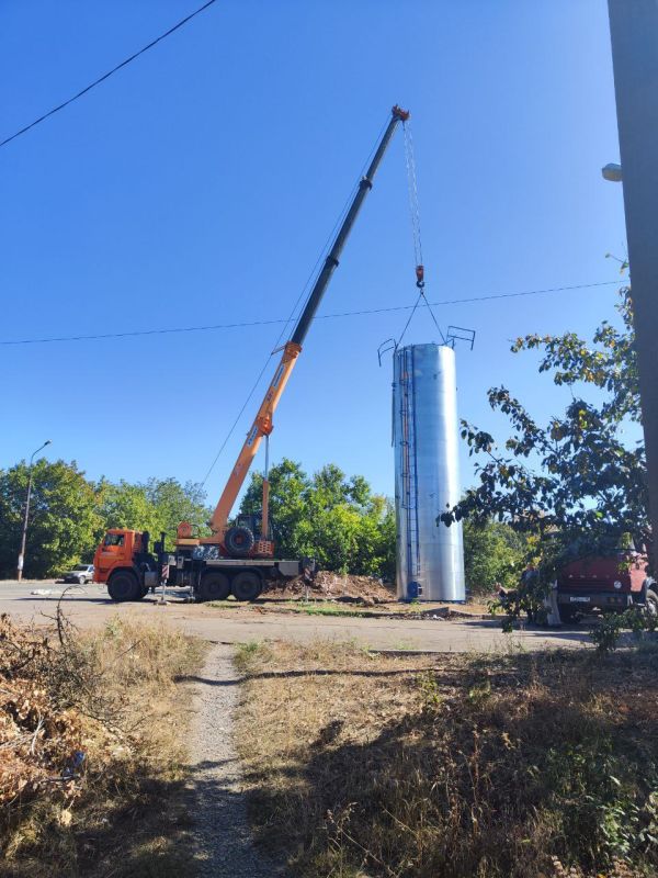 Очередную водонапорную башню установили в Макеевке