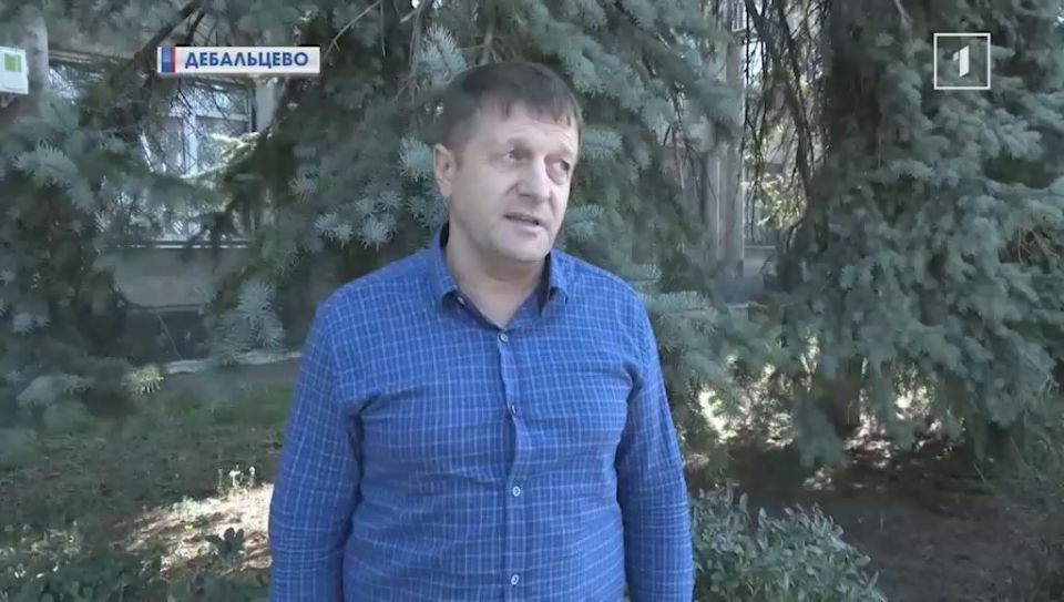 Полные ёмкости в школах и детских садах: как жители Дебальцево преодолевают водную блокаду?