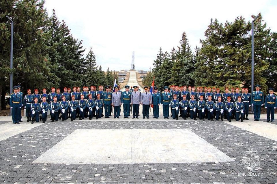 Службе — присягаем, долг — исполняем: курсанты-спасатели первого курса Донецкого института ГПС МЧС России дали клятву на верность Отечеству