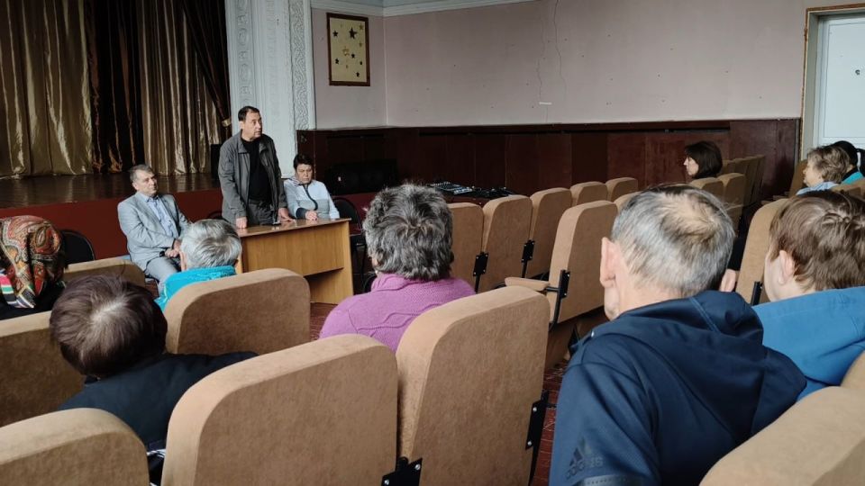 Константин Зинченко: Выполняя поручение Главы ДНР Дениса Пушилина по активному взаимодействию с жителями Волновахского муниципального округа встретился с жителями с. Вольное