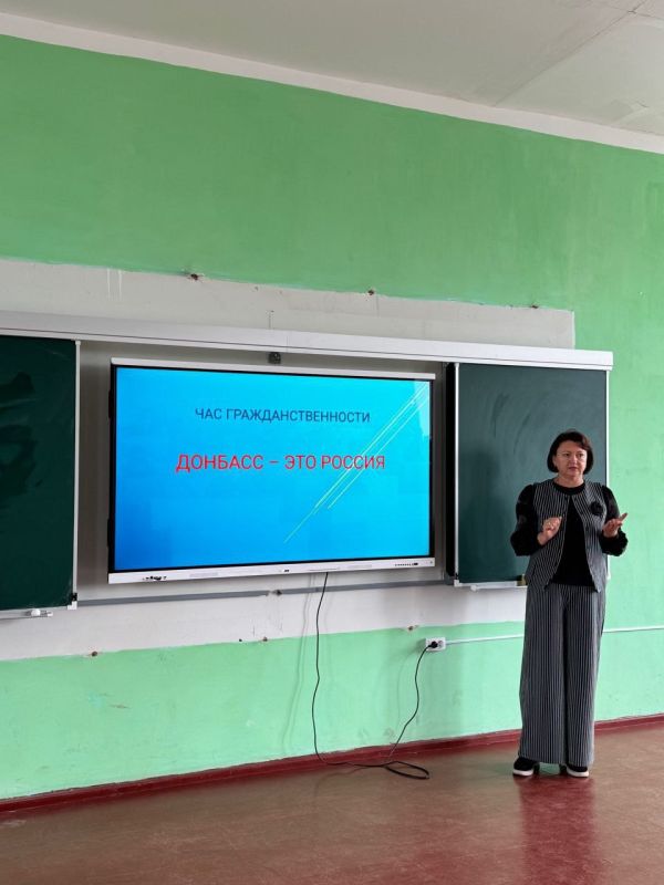 В преддверии Дня воссоединения Донецкой Народной Республики, Луганской Народной Республики, Запорожской и Херсонской областей с Россией в Торезском колледже ФГБОУ ВО "ДОНАУИГС " депутат фракции "Единая Россия" Торезского...