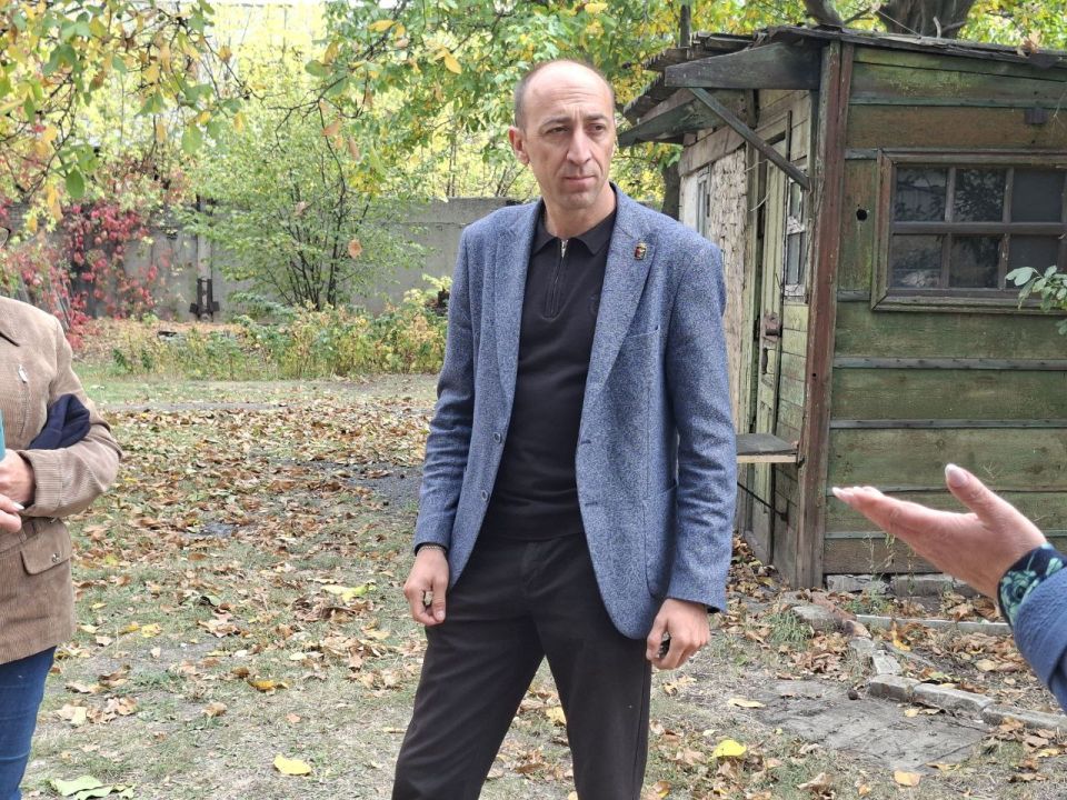 26 сентября, заместитель главы администрации городского округа Дебальцево Евгений Глебов встретился с жителями города Дебальцево