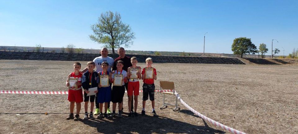 День города Зугрэса. На стадионе МБУ ДО СШ «Энергетик» в честь празднования Дня города Зугрэса прошли показательные соревнования по боксу В качестве почётного гостя на соревнованиях присутствовал начальник Отдела по...