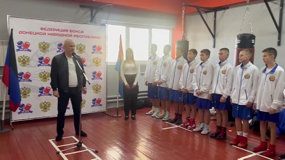 Юные боксеры ДНР и ЛНР встретились на ринге в Дебальцево