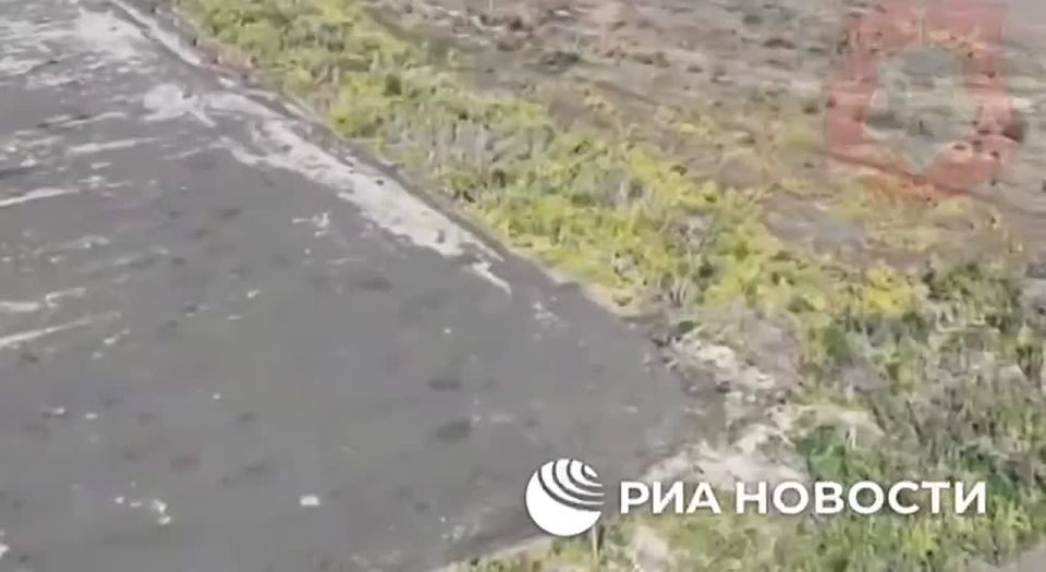 Операторы FPV-дронов "Южной" группировки войск уничтожили склад с боеприпасами и сбили БПЛА R-18 украинских войск на Краматорско-Дружковском направлении