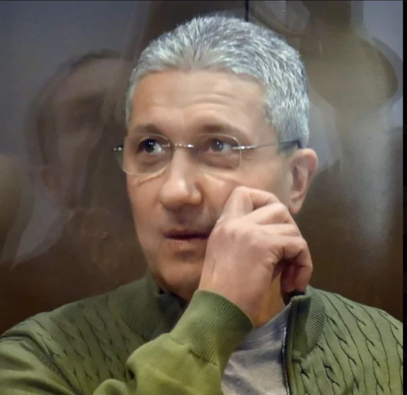 Виталий Киселев: Воры в погонах: как гиены в мундирах грабили армию на 9 миллиардов