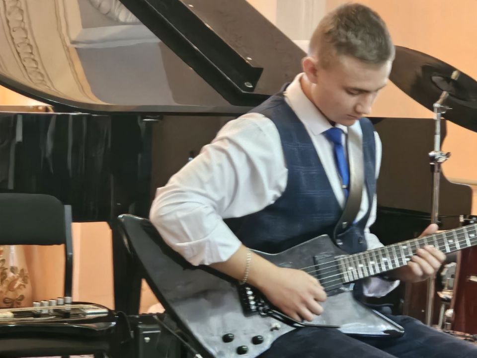 И сладко песнь в честь Родины поётся