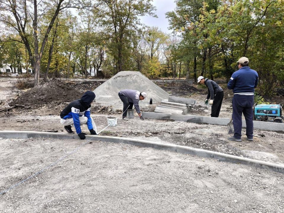 Александр Качанов: Якутия готовит основание для детской площадки в парке Докучаевска