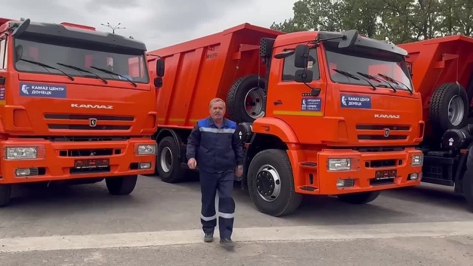 «Донснабкомплект» получил 17 самосвалов для поддержание санитарной чистоты в городах Донбасса