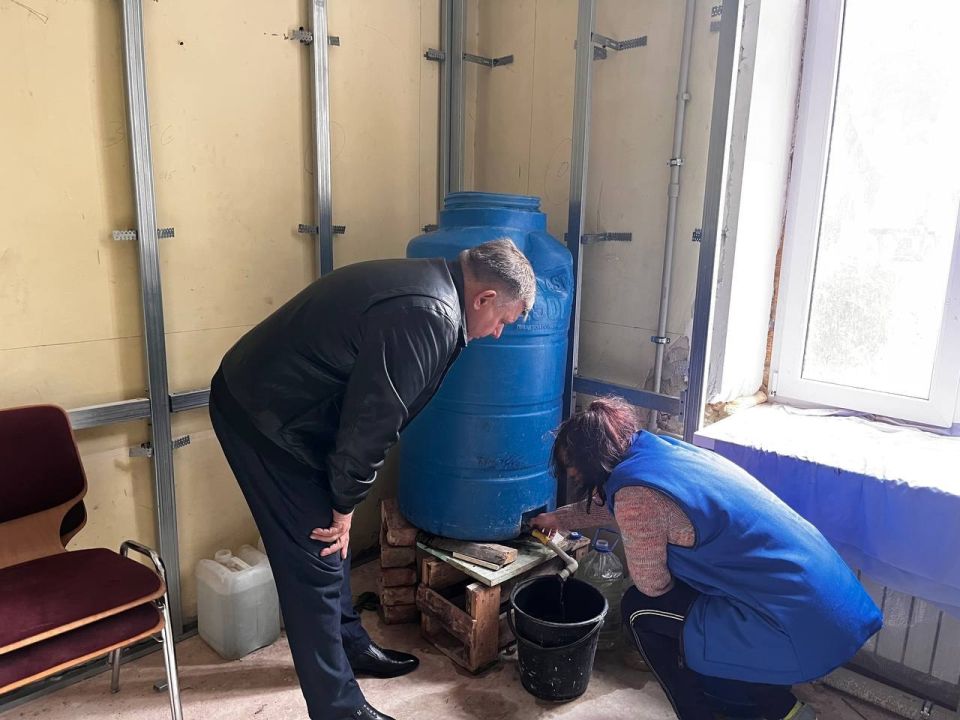 Роман Конев: 29 сентября 2025 года во исполнение поручения Главы Донецкой Народной Республики депутат Горловского городского совета от фракции «Единая Россия» - Сергей Третьяков посетил места подвоза воды