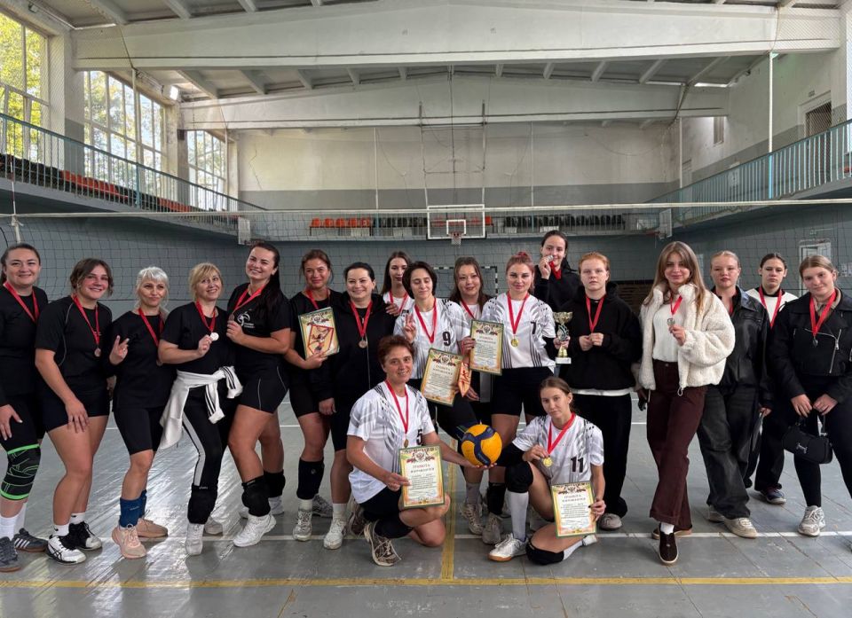 28 сентября в СК «Трубник» состоялся турнир города Харцызска по волейболу среди женских команд