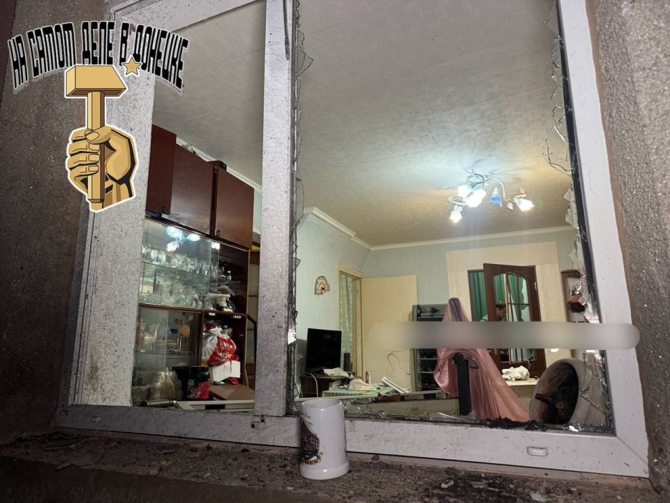 Последствия прилёта ударного БПЛА ВСУ в частный жилой дом в Куйбышевском районе Донецка, Горняк