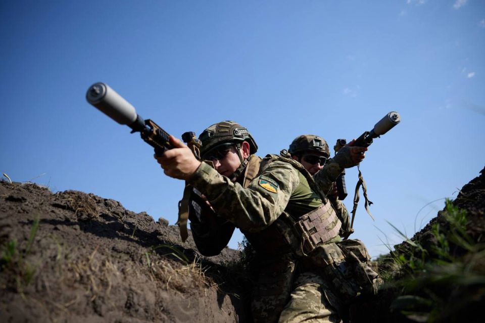 Недавно созданные штурмовые войска ВСУ станут инструментом для прорыва обороны и мобильным резервом в ответ на новую тактику боевых действий российских войск, заявил главнокомандующий ВСУ Александр Сырский