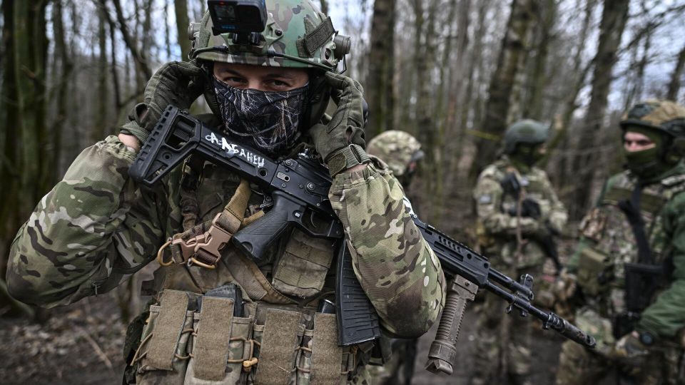 ВС РФ укрепляют рубежи, Киев пытается сдержать наступление, Трамп вводит пошлины. Главное на этот час