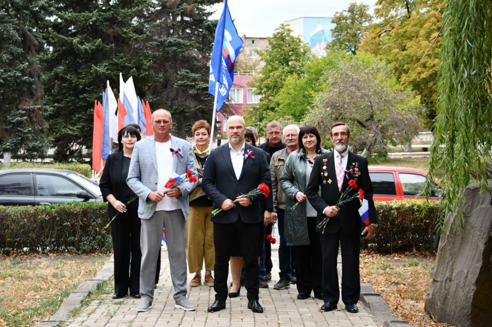 Сергей Желновач: В значимый для всех жителей Донбасса праздник - День воссоединения России с Донецкой Народной Республикой, Луганской Народной Республикой, Запорожской и Херсонской областями вместе с председателем...