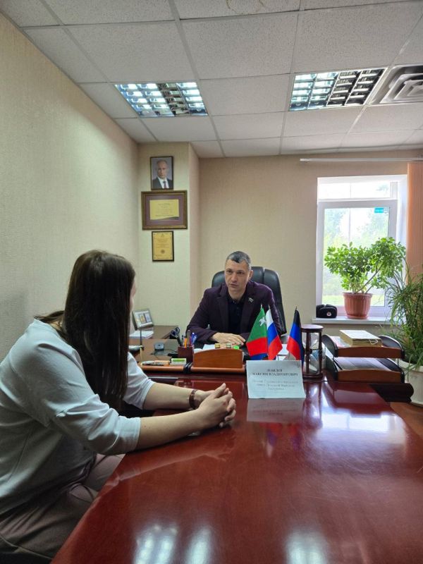 Роман Конев: ВСТРЕЧИ С НАСЕЛЕНИЕМ. 1 октября 2025 года депутаты Горловского городского совета от фракции «Единая Россия» - Максим Лебедев, Елена Кузьмина, Геннадий Маюров, Сергей Третьяков, Игорь Толкачев, Евгений...