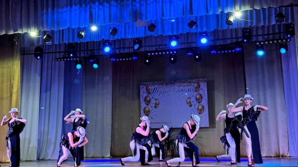 В Ждановке прошла концертная программа в честь Дня учителя