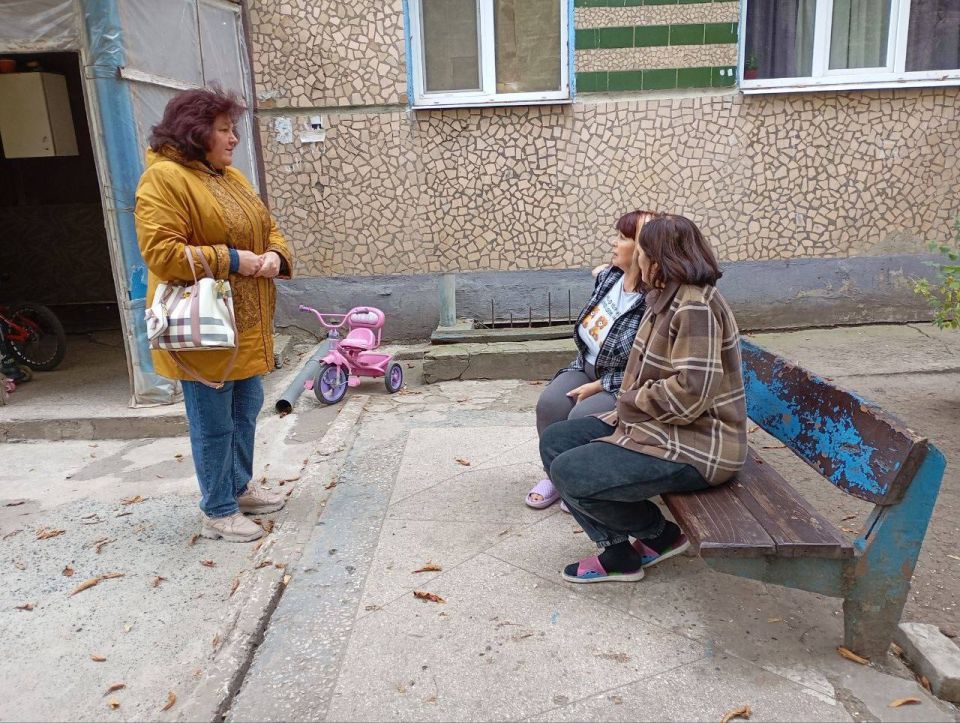 29 сентября руководитель общественной приемной местного отделения Всероссийской политической партии «Единая Россия» Татьяна Давыденко провела встречу с жителями города Светлодарск