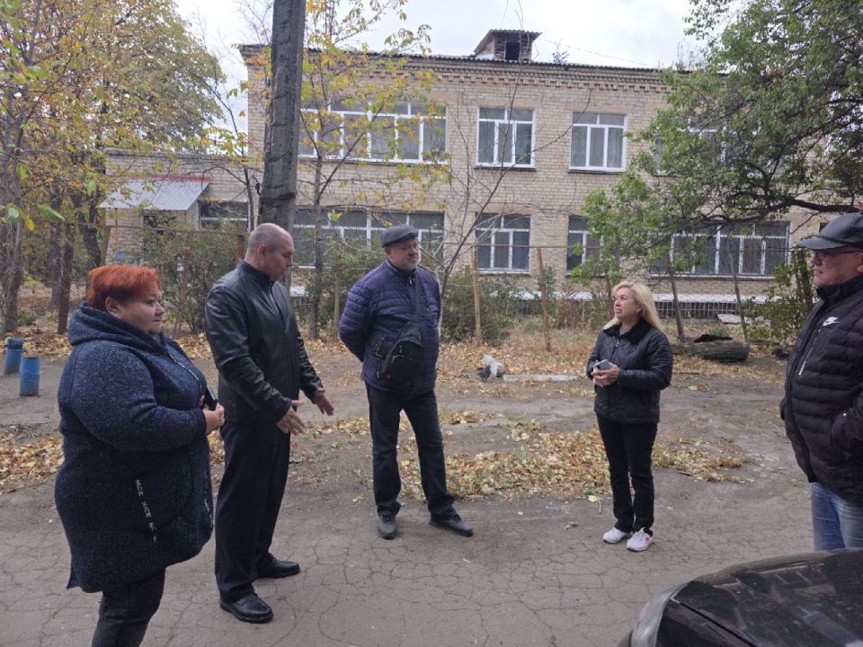 01 октября, заместитель главы администрации городского округа Торез Александр Ставицкий провел встречу с населением по адресу: