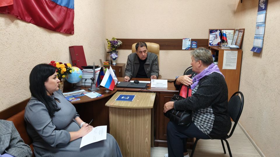 Константин Зинченко: На связи с гражданами. Провел прием граждан в Волновахском отделении общественной приемной Единой России совместно с представителями профильных управлений и отделов администрации Волновахского МО. На...