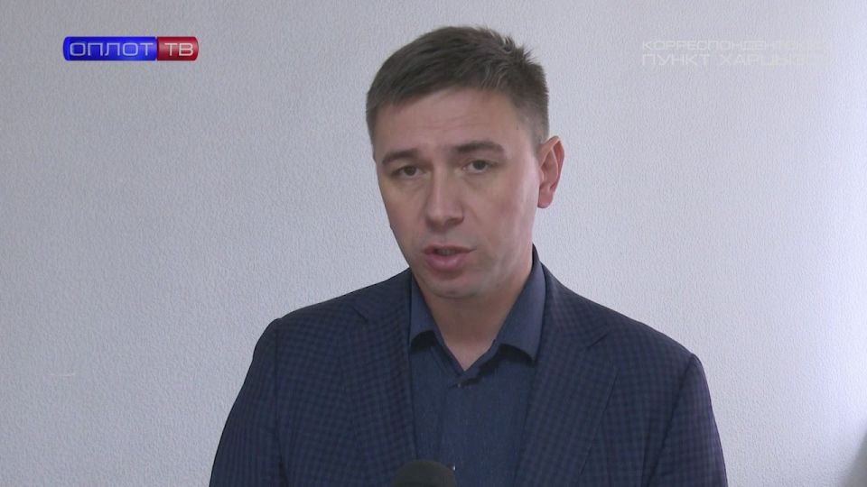 Борьба с очередями в ЦГБ. Если театр, согласно известному крылатому выражению, начинается с вешалки, то приём у врача в Харцызской поликлинике начинается с очереди в регистратуру