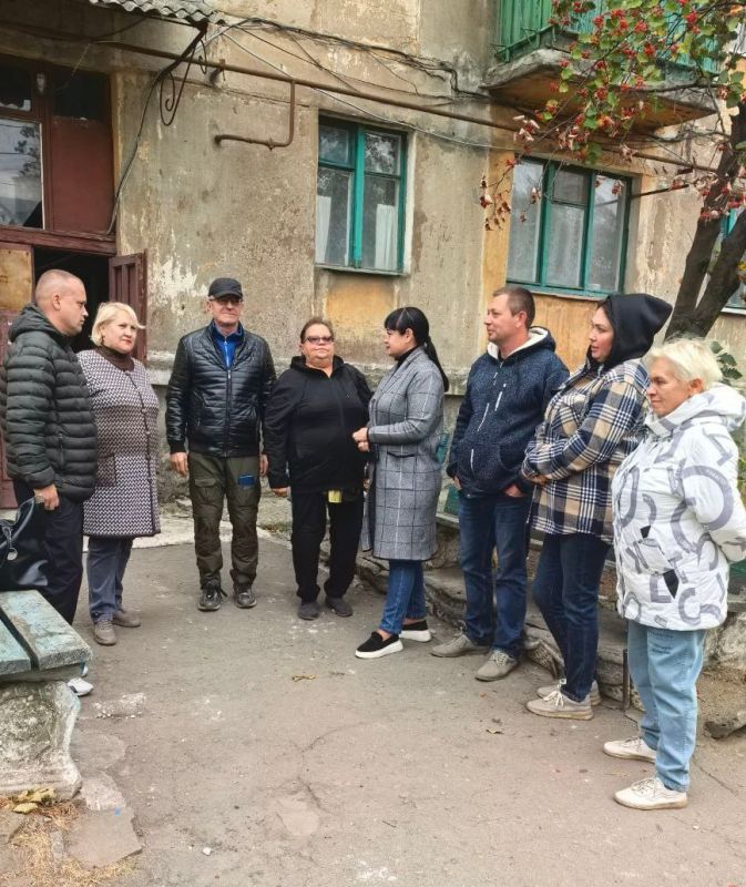 Встреча с населением. Сегодня, 1 октября, депутат Торезского городского совета Анна Матраева провела встречу с населением по ул. Стаханова, д. 17 В ходе встречи Анна Викторовна ознакомила присутствующих с последними...