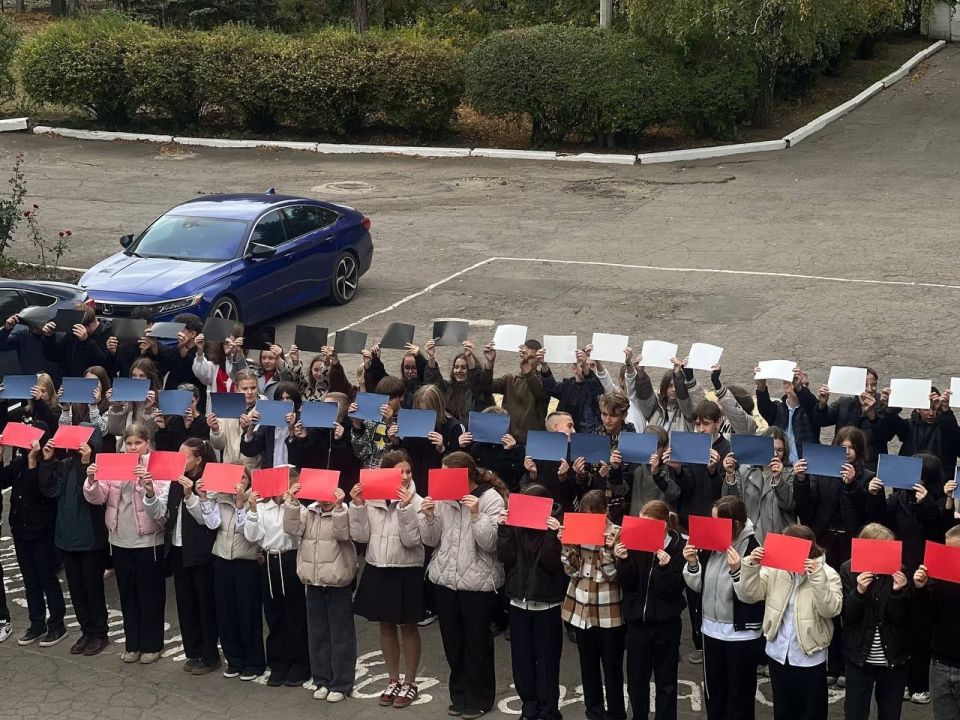 В школе Ждановки прошла акция "Мы вместе"